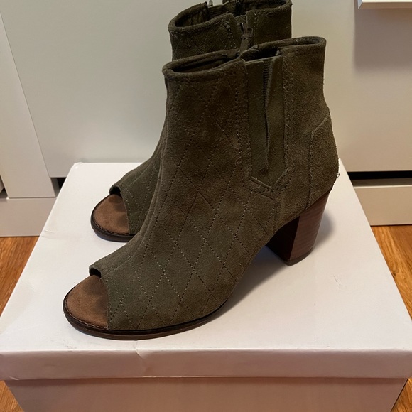 TOMS Size 6.5 MAJORCA SUEDE PEEP TOE ANKLE BOOTS IN GREEN - Picture 2 of 4